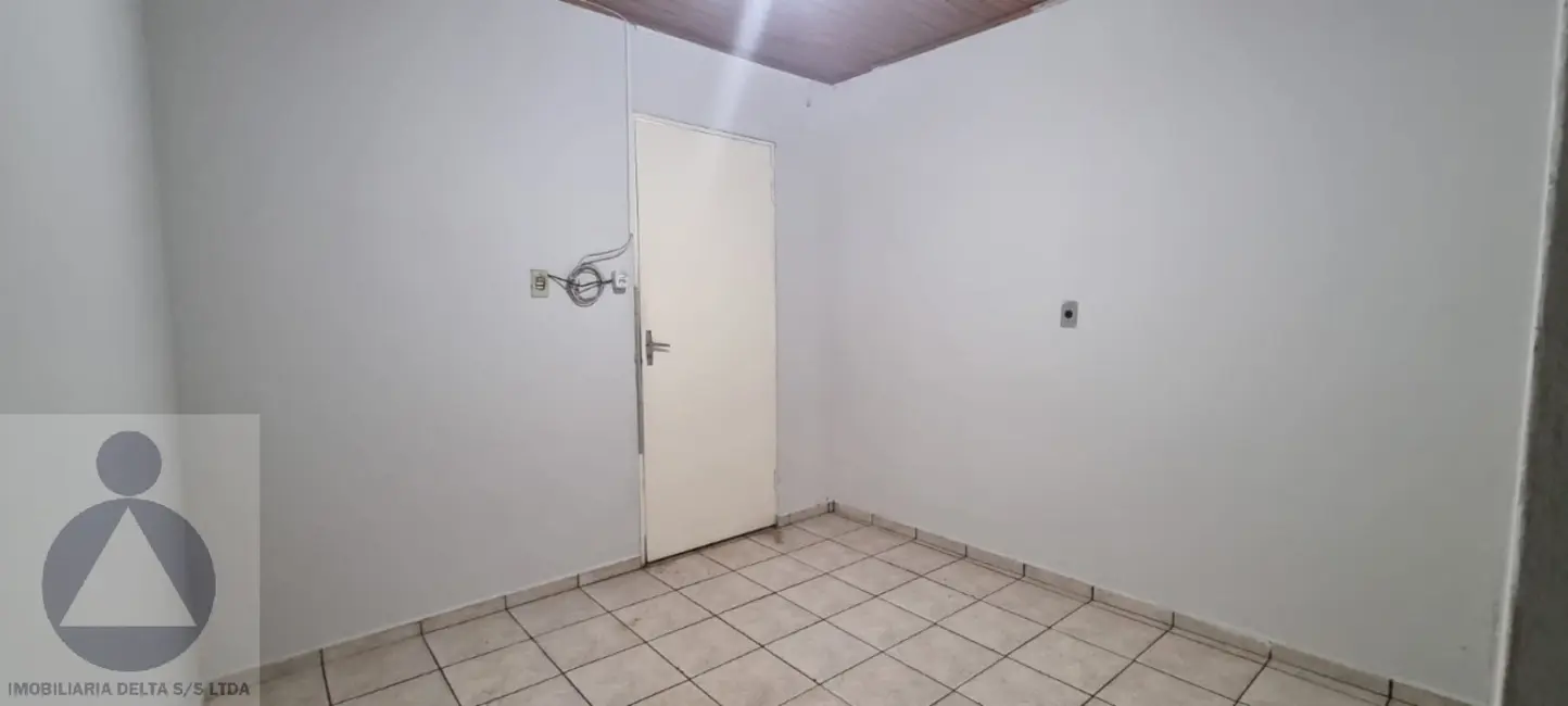 Foto 3 de Casa com 1 quarto para alugar, 50m2 em Londrina - PR