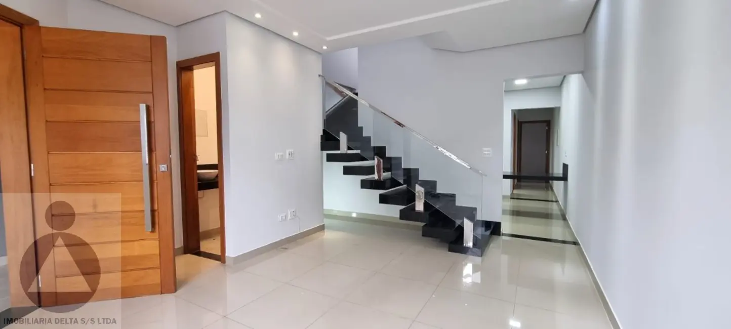 Foto 2 de Casa com 3 quartos para alugar, 130m2 em Califórnia, Londrina - PR