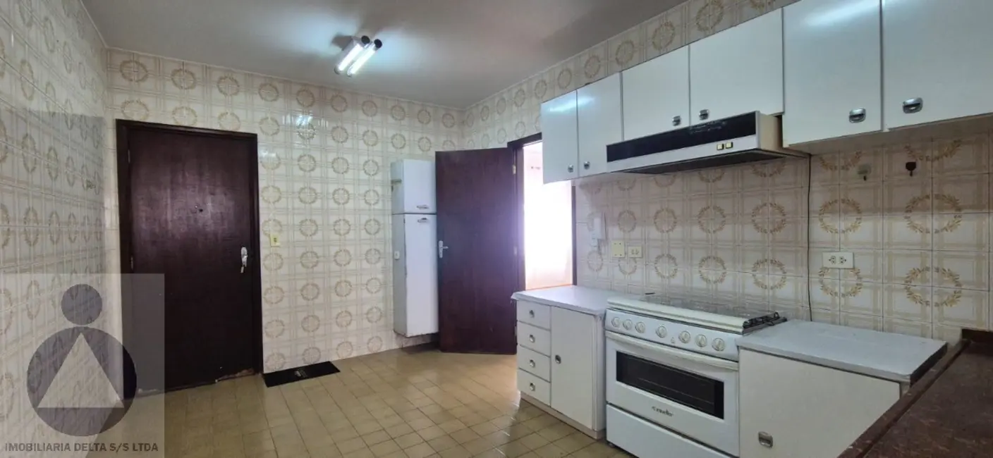 Apartamento com 3 quartos para alugar, 100m2 em Vila Casoni, Londrina - PR - imagem 5 Foto 5 de Apartamento com 3 quartos para alugar, 100m2 em Vila Casoni, Londrina - PR