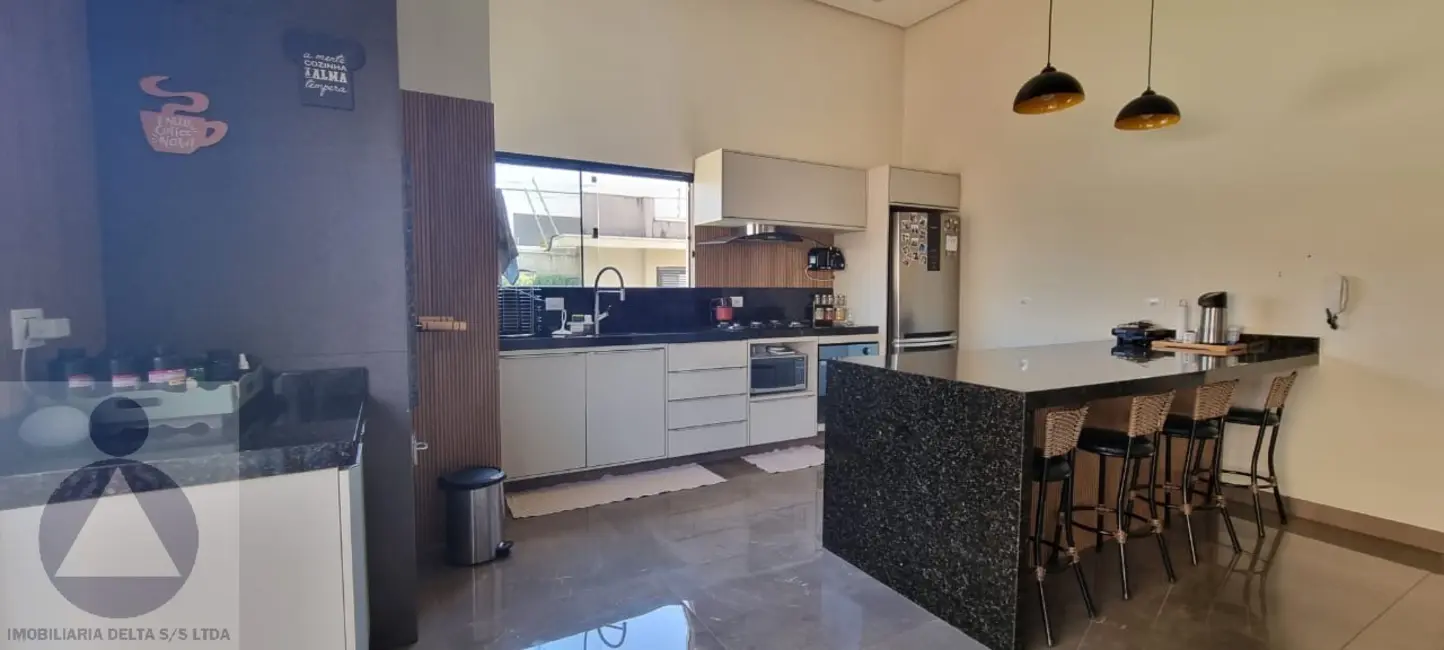 Foto 4 de Casa com 3 quartos para alugar, 300m2 em Centro, Londrina - PR