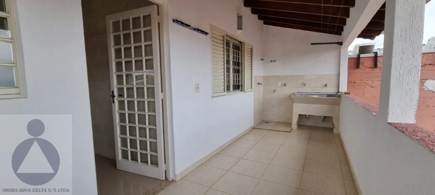 Foto 4 de Sala Comercial com 2 quartos para alugar, 99m2 em Parque Residencial Joaquim Toledo Piza, Londrina - PR