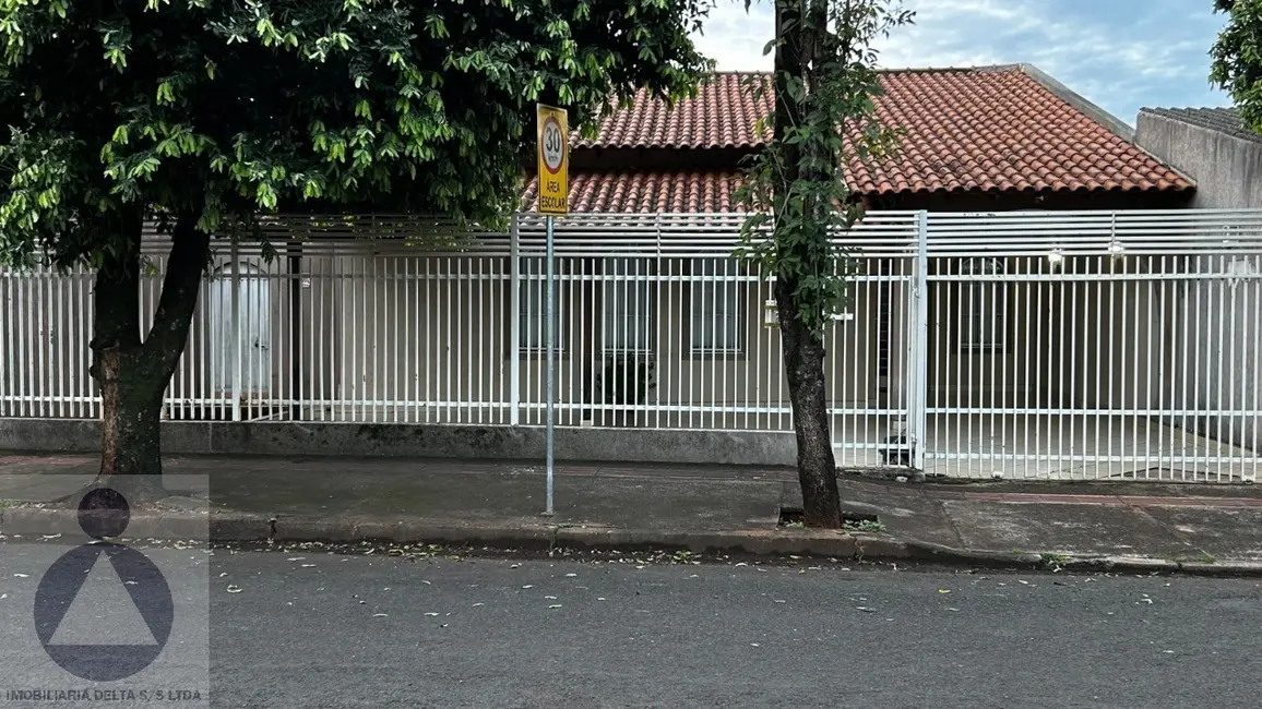 Foto 1 de Casa com 2 quartos à venda, 100m2 em Antares, Londrina - PR