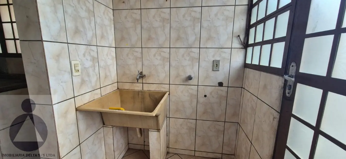Foto 3 de Casa com 3 quartos para alugar, 100m2 em Jardim Império do Sol, Londrina - PR