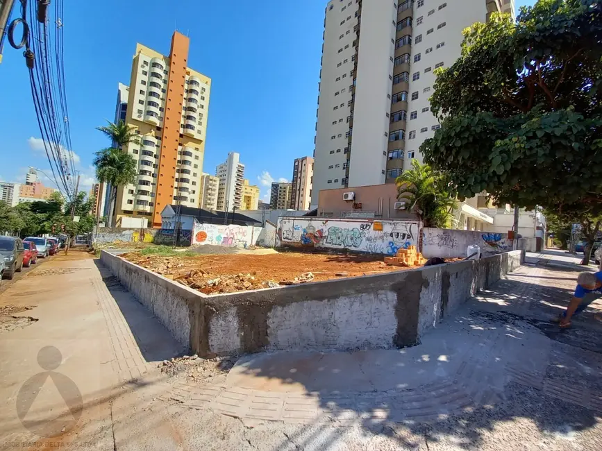 Foto 1 de Terreno / Lote à venda, 338m2 em Centro, Londrina - PR