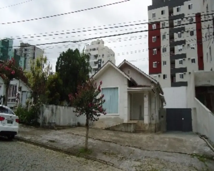 Foto 1 de Terreno / Lote à venda, 593m2 em Atiradores, Joinville - SC