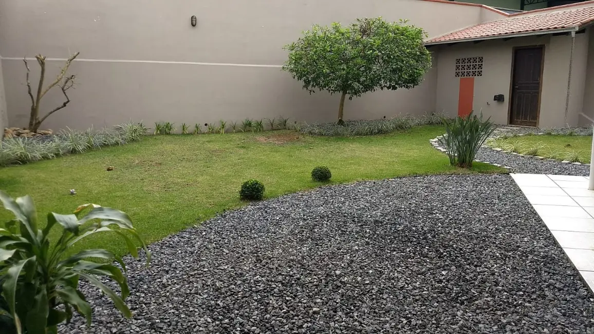 Foto 5 de Casa com 3 quartos à venda, 200m2 em Iririú, Joinville - SC