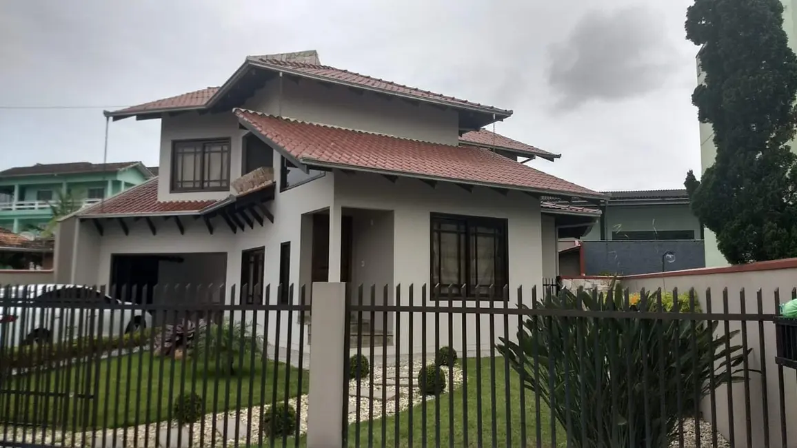 Foto 1 de Casa com 3 quartos à venda, 200m2 em Iririú, Joinville - SC