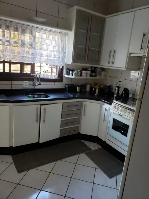 Foto 7 de Casa com 3 quartos à venda, 200m2 em Iririú, Joinville - SC