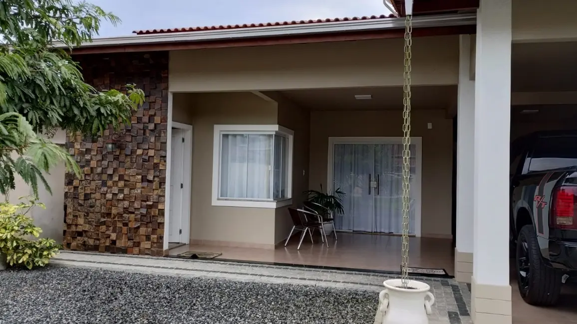 Foto 3 de Casa com 4 quartos à venda, 284m2 em Espinheiros, Joinville - SC