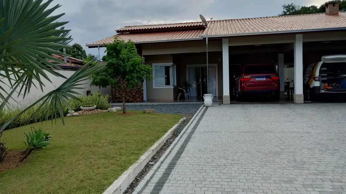 Foto 1 de Casa com 4 quartos à venda, 284m2 em Espinheiros, Joinville - SC