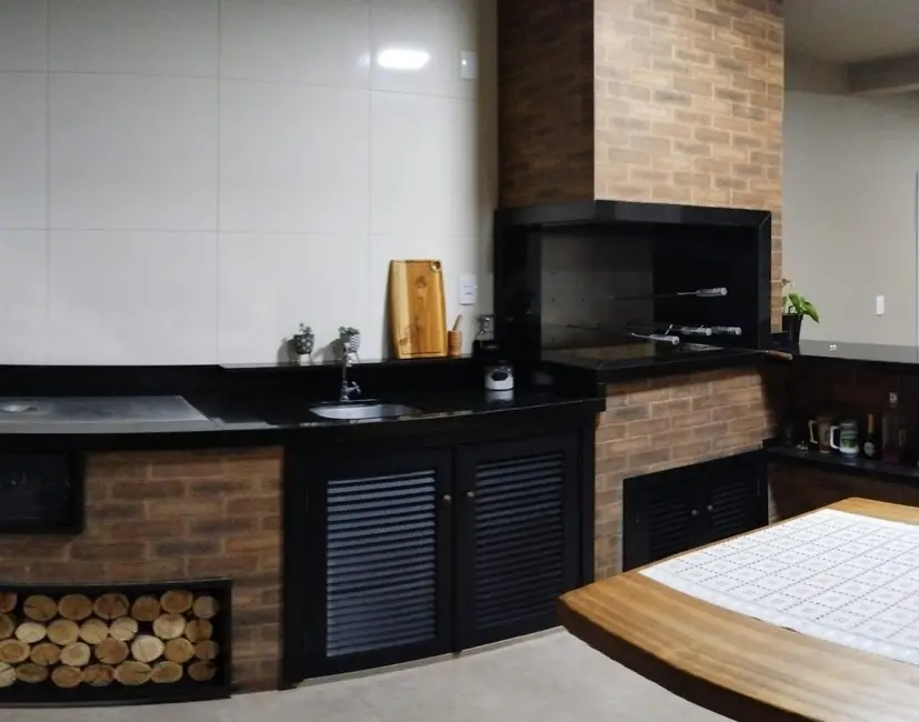 Foto 8 de Casa com 4 quartos à venda, 284m2 em Espinheiros, Joinville - SC