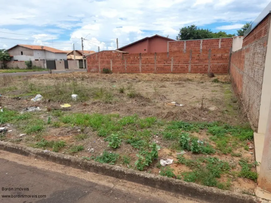 Foto 2 de Terreno / Lote à venda, 203m2 em Guaraci - SP