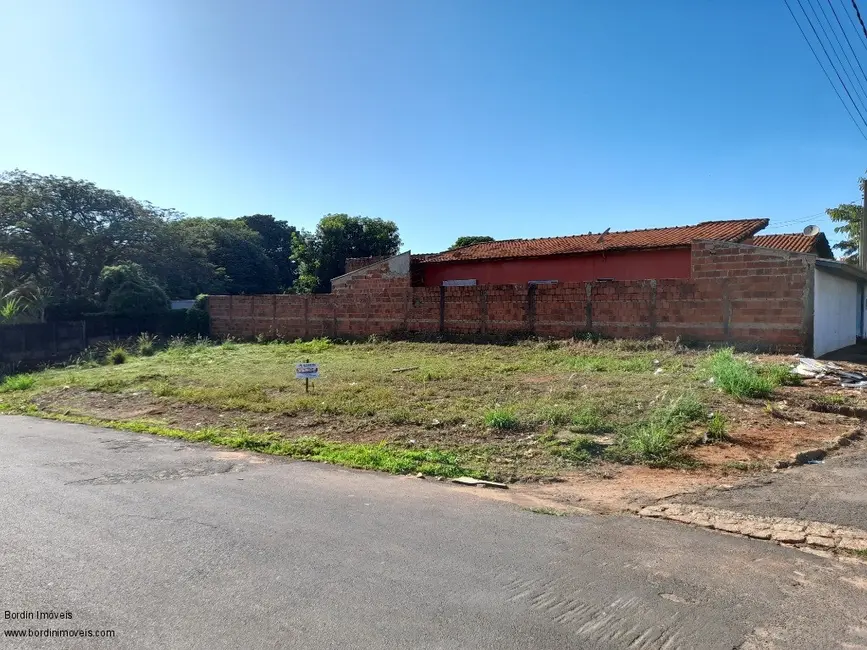 Foto 1 de Terreno / Lote à venda, 572m2 em Guaraci - SP