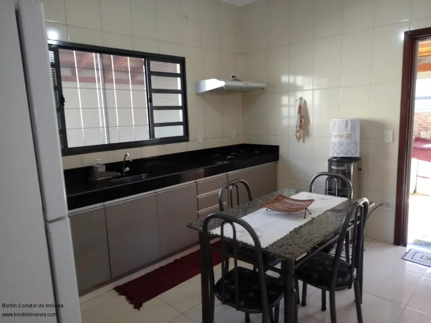 Foto 3 de Casa com 2 quartos à venda, 152m2 em Guaraci - SP