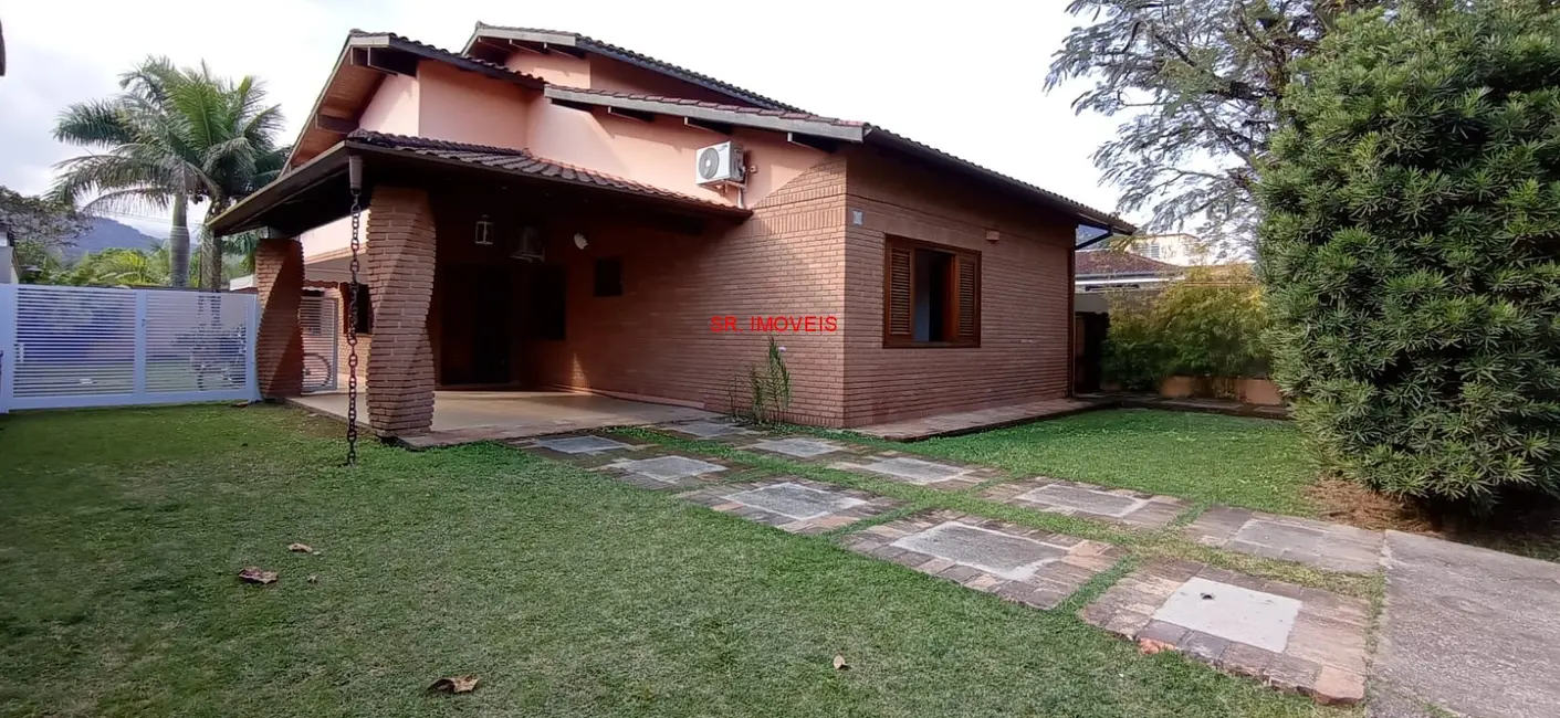 Casa de Condomínio com 3 quartos à venda, 200m2 em Ubatuba - SP - imagem 3 Foto 3 de Casa de Condomínio com 3 quartos à venda, 200m2 em Ubatuba - SP
