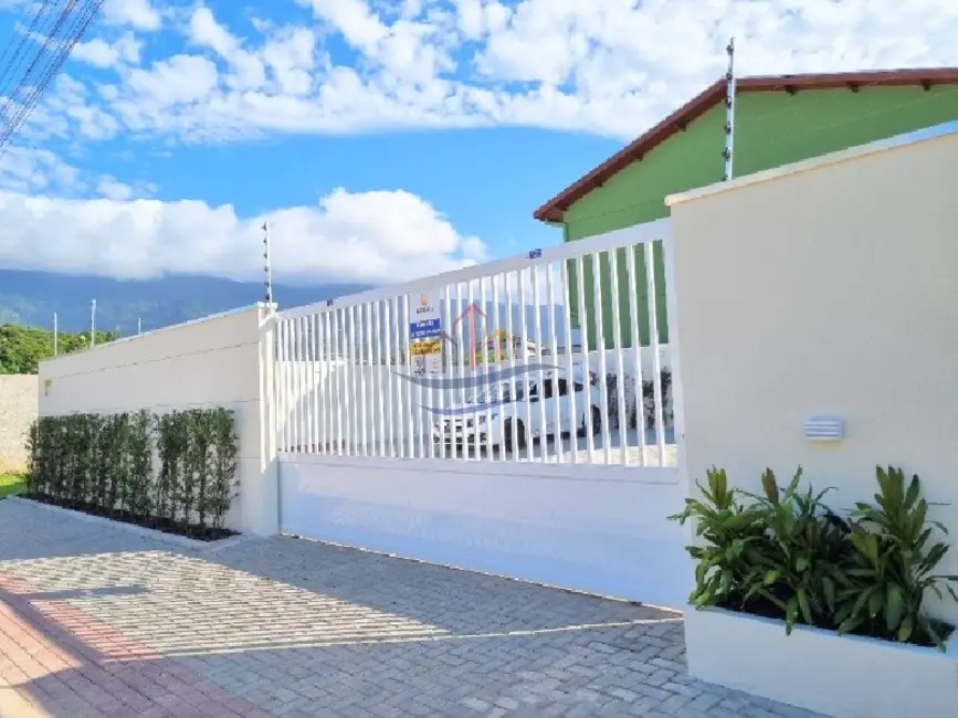 Foto 8 de Casa de Condomínio com 2 quartos à venda, 97m2 em Caraguatatuba - SP