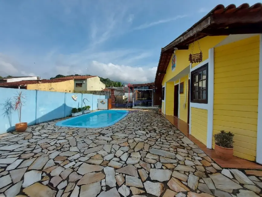 Foto 1 de Casa com 4 quartos à venda, 174m2 em Caraguatatuba - SP