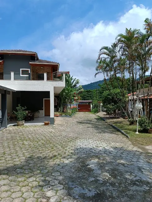 Foto 3 de Casa com 11 quartos à venda, 1170m2 em Ubatuba - SP