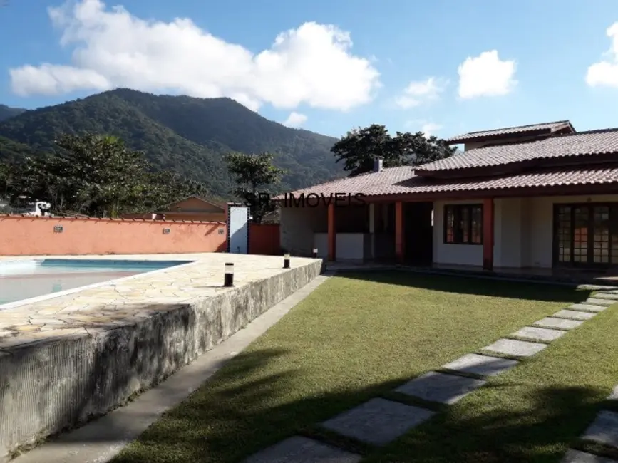 Foto 1 de Casa com 4 quartos à venda, 215m2 em Ubatuba - SP