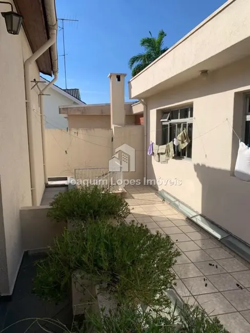 Sobrado com 5 quartos à venda, 290m2 em Jardim Maria Helena, Guarulhos - SP - imagem 7 Foto 7 de Sobrado com 5 quartos à venda, 290m2 em Jardim Maria Helena, Guarulhos - SP