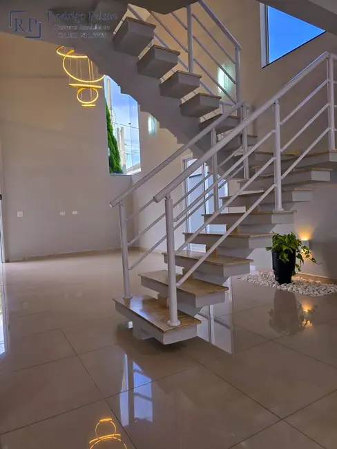 Foto 3 de Casa de Condomínio com 5 quartos à venda, 250m2 em Loteamento Villa Branca, Jacarei - SP