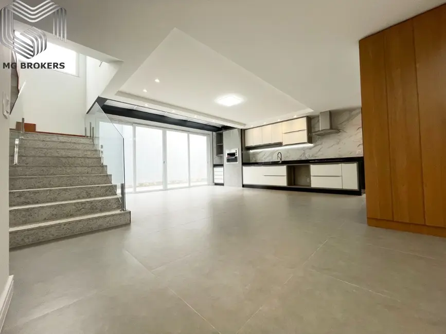 Foto 4 de Casa com 5 quartos à venda, 380m2 em Carlos Guinle, Teresopolis - RJ