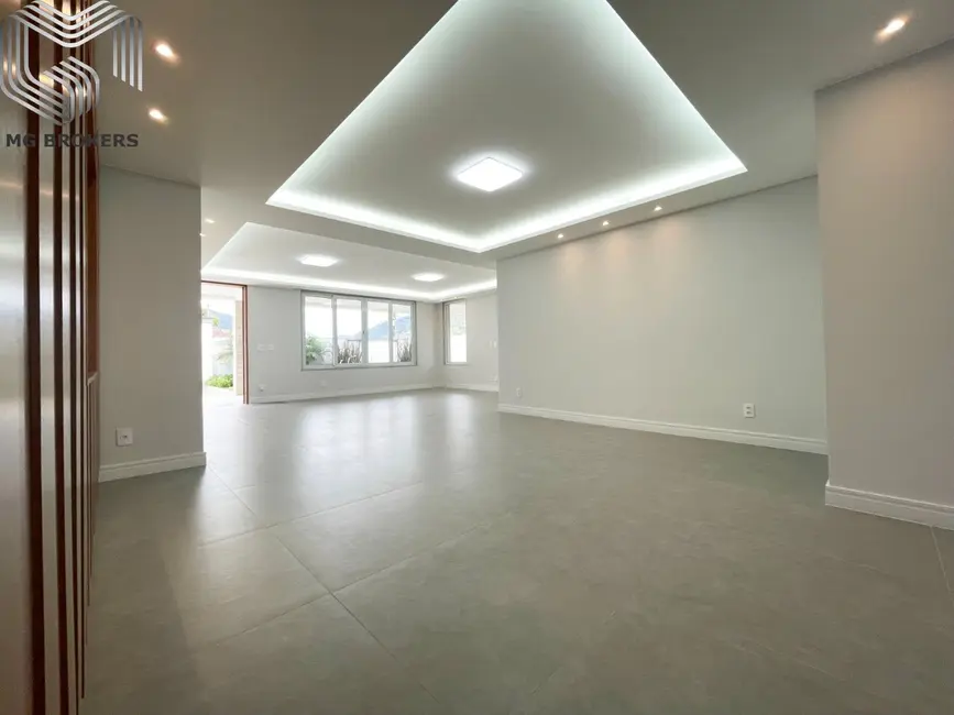 Foto 3 de Casa com 5 quartos à venda, 380m2 em Carlos Guinle, Teresopolis - RJ