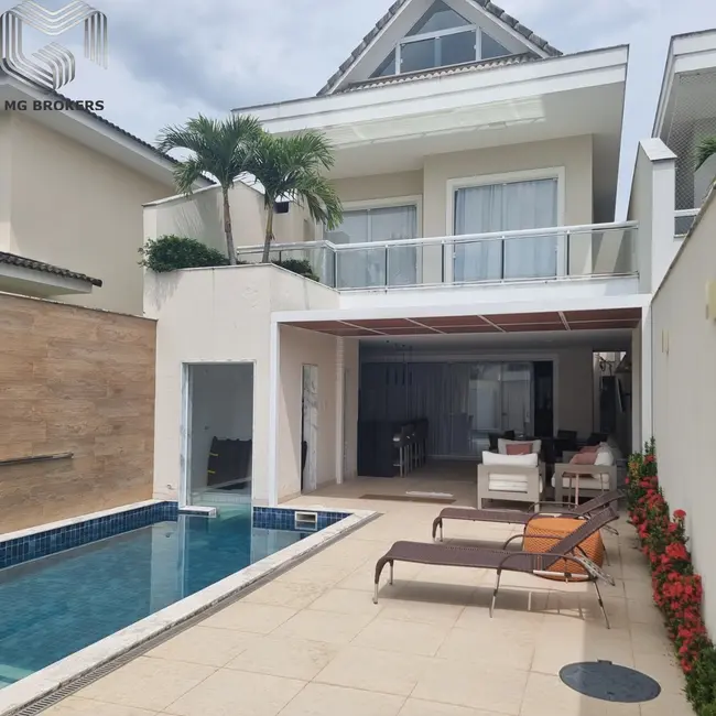 Casa de Condomínio com 5 quartos à venda em Recreio dos Bandeirantes, Rio De Janeiro - RJ - imagem 1 Foto 1 de Casa de Condomínio com 5 quartos à venda em Recreio dos Bandeirantes, Rio De Janeiro - RJ