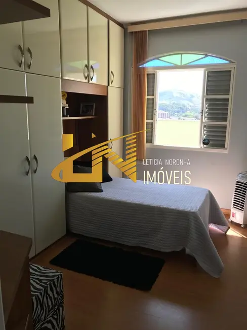 Foto 7 de Casa com 4 quartos à venda, 252m2 em Sao Lourenco - MG