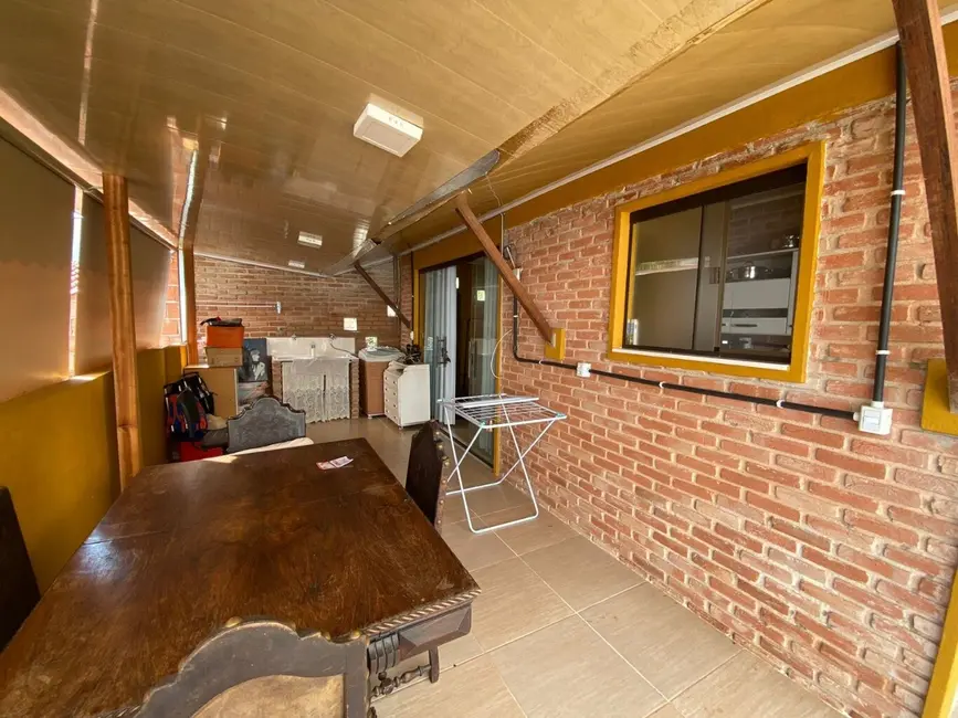 Casa com 4 quartos à venda, 115m2 em Sao Lourenco - MG - imagem 2 Foto 2 de Casa com 4 quartos à venda, 115m2 em Sao Lourenco - MG