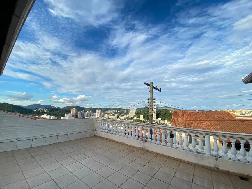 Foto 2 de Casa com 6 quartos à venda, 260m2 em Sao Lourenco - MG