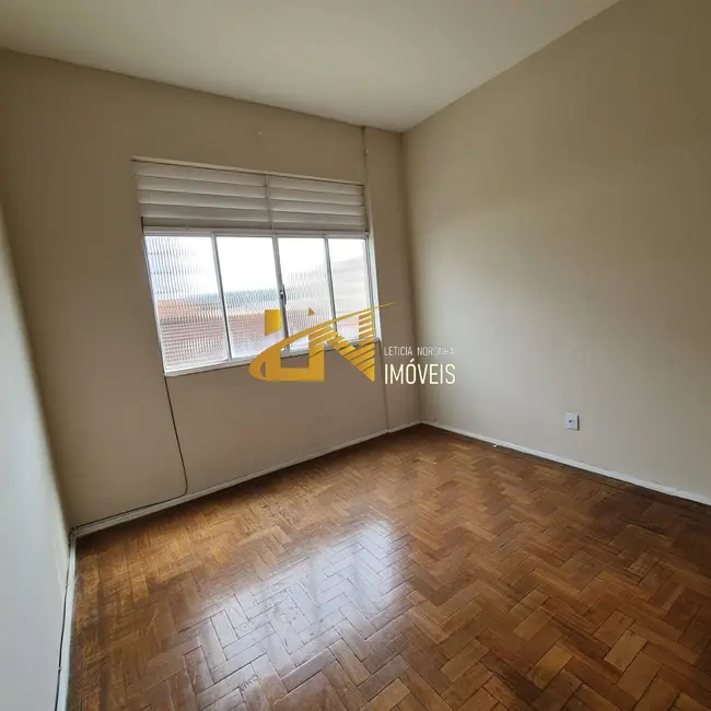 Apartamento com 3 quartos para alugar, 115m2 em Centro, Sao Lourenco - MG - imagem 8 Foto 8 de Apartamento com 3 quartos para alugar, 115m2 em Centro, Sao Lourenco - MG