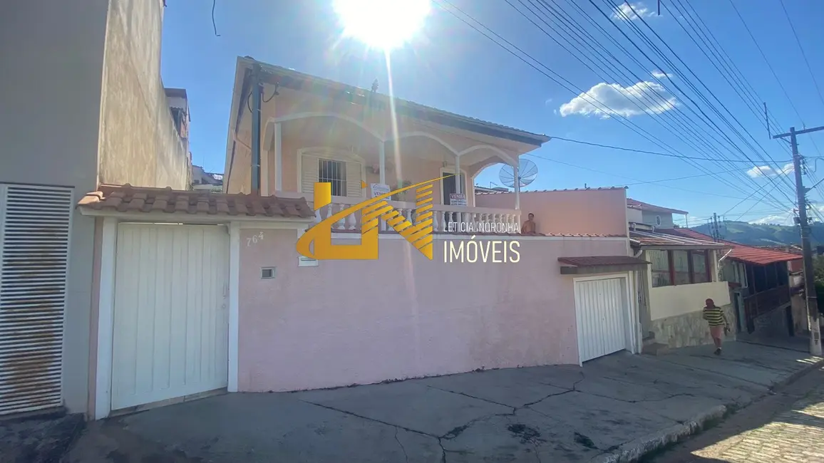 Casa com 3 quartos à venda, 154m2 em Centro, Sao Lourenco - MG - imagem 3 Foto 3 de Casa com 3 quartos à venda, 154m2 em Centro, Sao Lourenco - MG