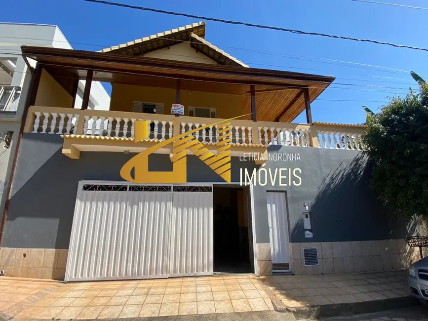 Foto 1 de Casa com 4 quartos à venda, 185m2 em Sao Lourenco - MG