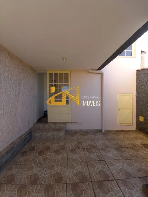 Foto 2 de Casa com 3 quartos à venda, 169m2 em Sao Lourenco - MG