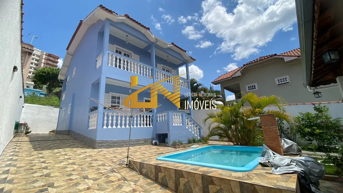 Foto 2 de Casa com 4 quartos à venda, 220m2 em Sao Lourenco - MG