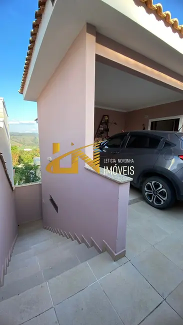 Foto 2 de Casa com 4 quartos à venda, 215m2 em Sao Lourenco - MG