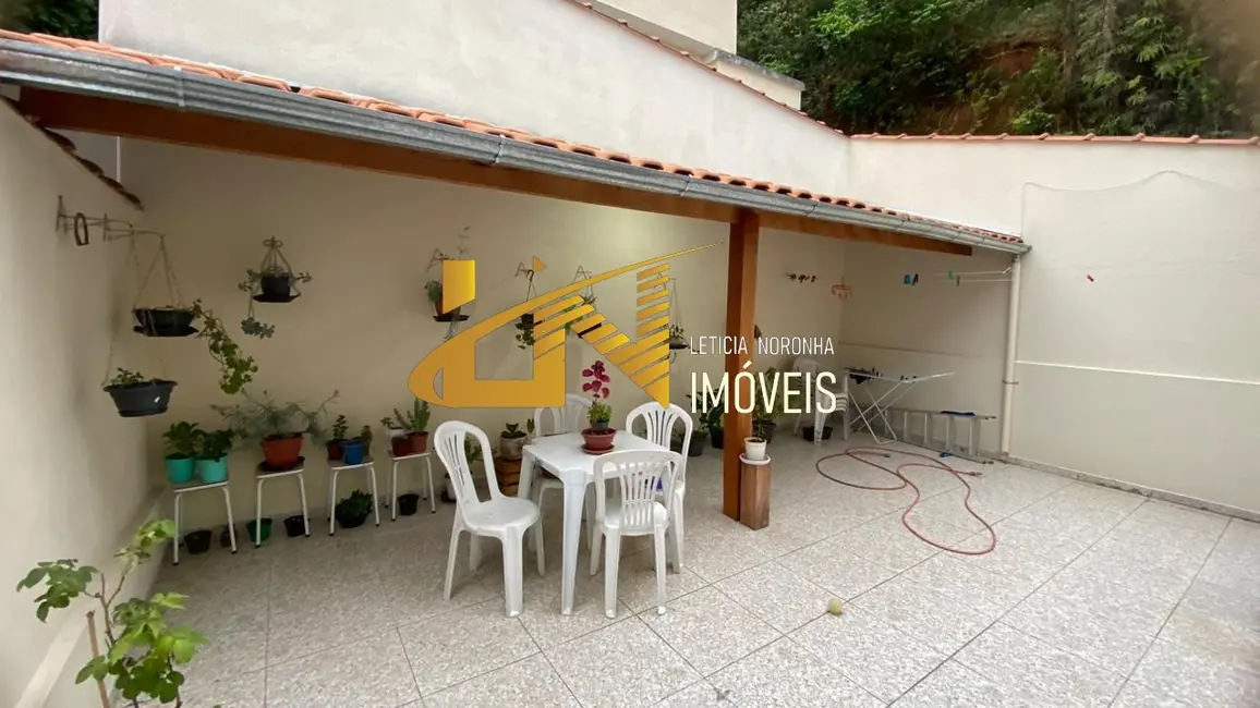 Foto 1 de Casa com 2 quartos à venda, 98m2 em Sao Lourenco - MG