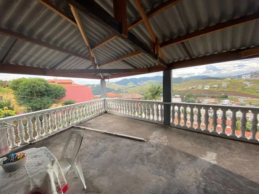 Foto 4 de Casa com 5 quartos à venda, 212m2 em Sao Lourenco - MG