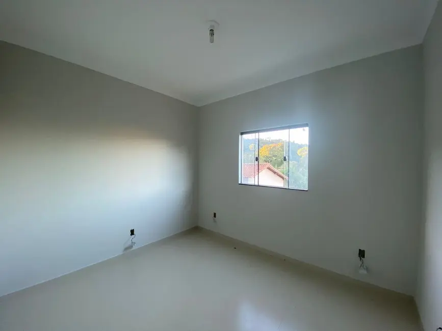 Foto 2 de Casa com 2 quartos à venda, 96m2 em Sao Lourenco - MG