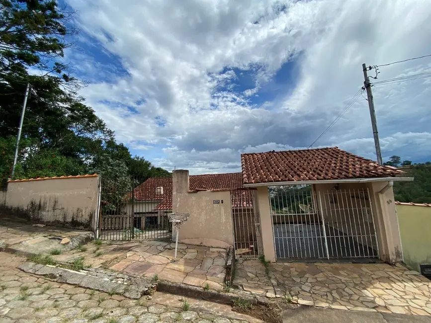 Foto 2 de Casa com 5 quartos à venda, 266m2 em Sao Lourenco - MG