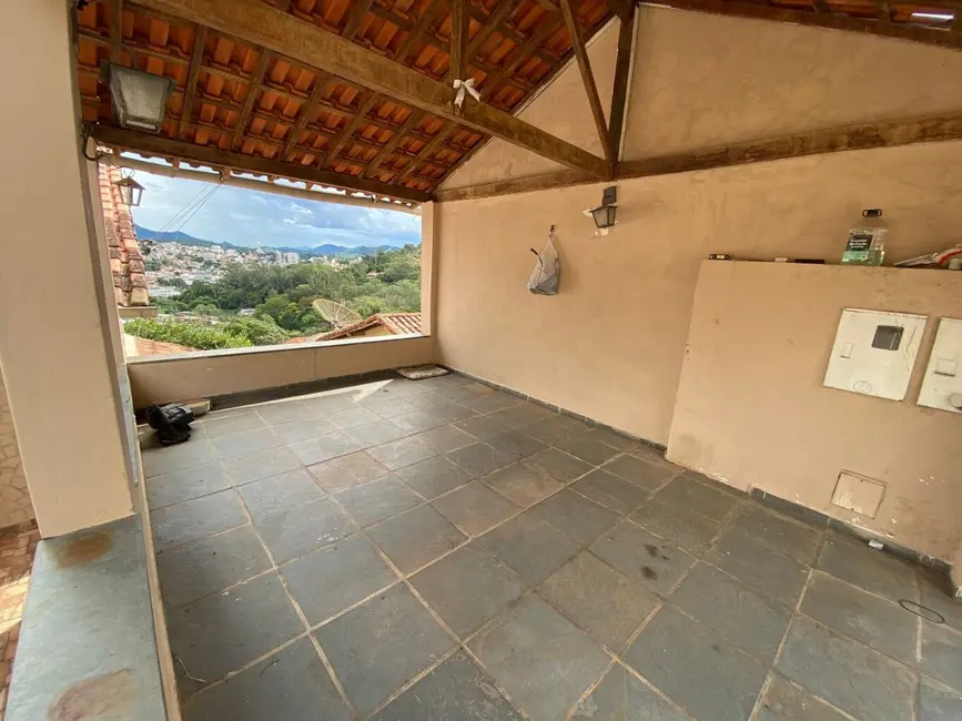 Foto 1 de Casa com 5 quartos à venda, 266m2 em Sao Lourenco - MG