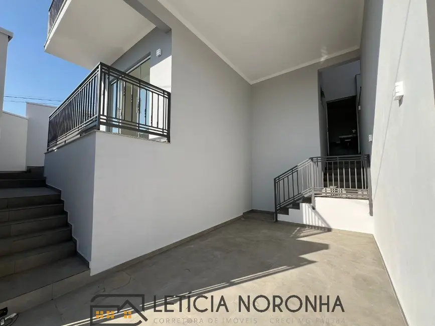 Foto 2 de Casa com 2 quartos à venda, 125m2 em Sao Lourenco - MG