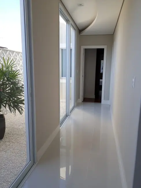 Foto 1 de Casa com 3 quartos à venda, 390m2 em Sao Lourenco - MG