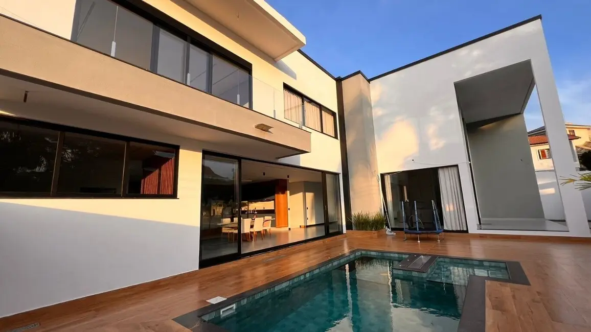 Foto 1 de Casa com 3 quartos à venda, 420m2 em Sao Lourenco - MG