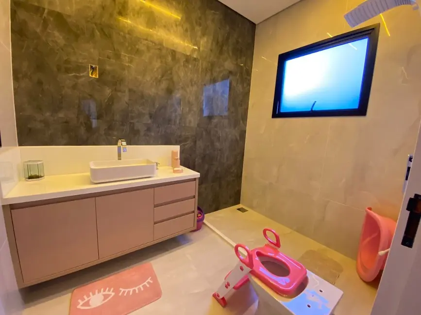 Casa com 3 quartos à venda, 420m2 em Sao Lourenco - MG - imagem 9 Foto 9 de Casa com 3 quartos à venda, 420m2 em Sao Lourenco - MG