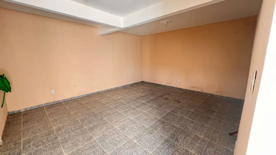 Foto 2 de Casa com 2 quartos à venda, 144m2 em Sao Lourenco - MG