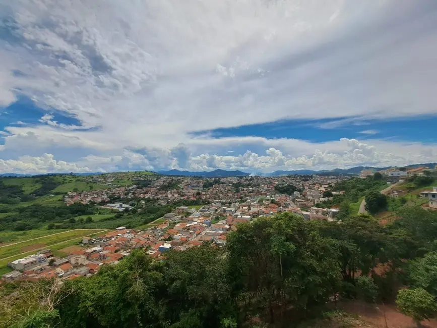 Foto 2 de Casa com 3 quartos à venda, 118m2 em Sao Lourenco - MG