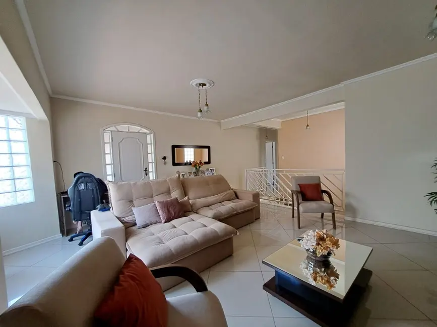 Casa com 3 quartos à venda, 212m2 em Sao Lourenco - MG - imagem 6 Foto 6 de Casa com 3 quartos à venda, 212m2 em Sao Lourenco - MG