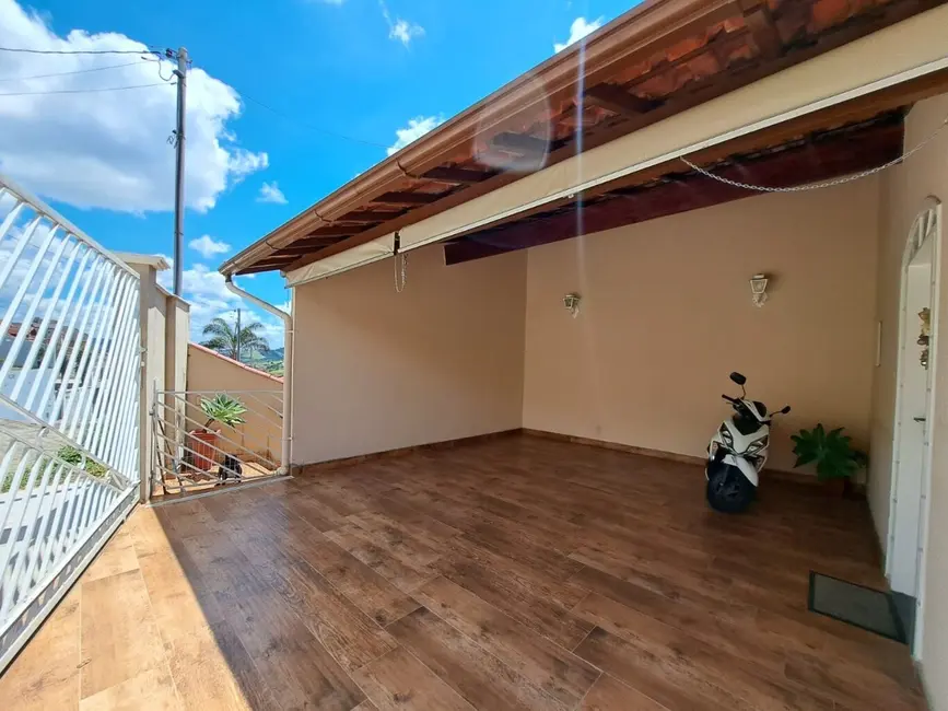 Foto 2 de Casa com 3 quartos à venda, 212m2 em Sao Lourenco - MG